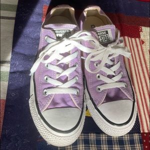 CONVERSE Lavender kicks. Women size 6, Mens size 4. Barely worn